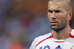 Ning新星重要助攻表现突出，皇家马德里前途光明！赛场气氛高涨